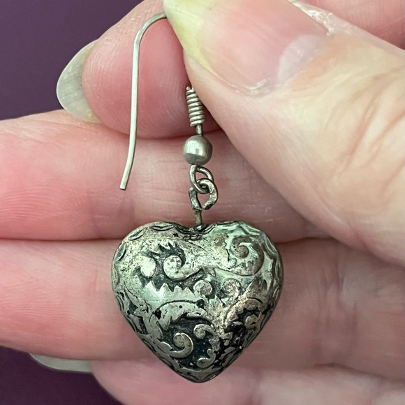 🆕Heirloom looking fat 3/4” hearts on hooks. Very elegant. NIB. - Picture 7 of 7
